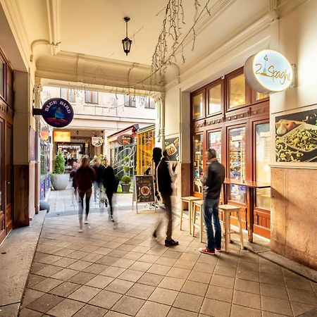 Super Central - Very Lively Area - In Gozsdu Budapest Exterior photo