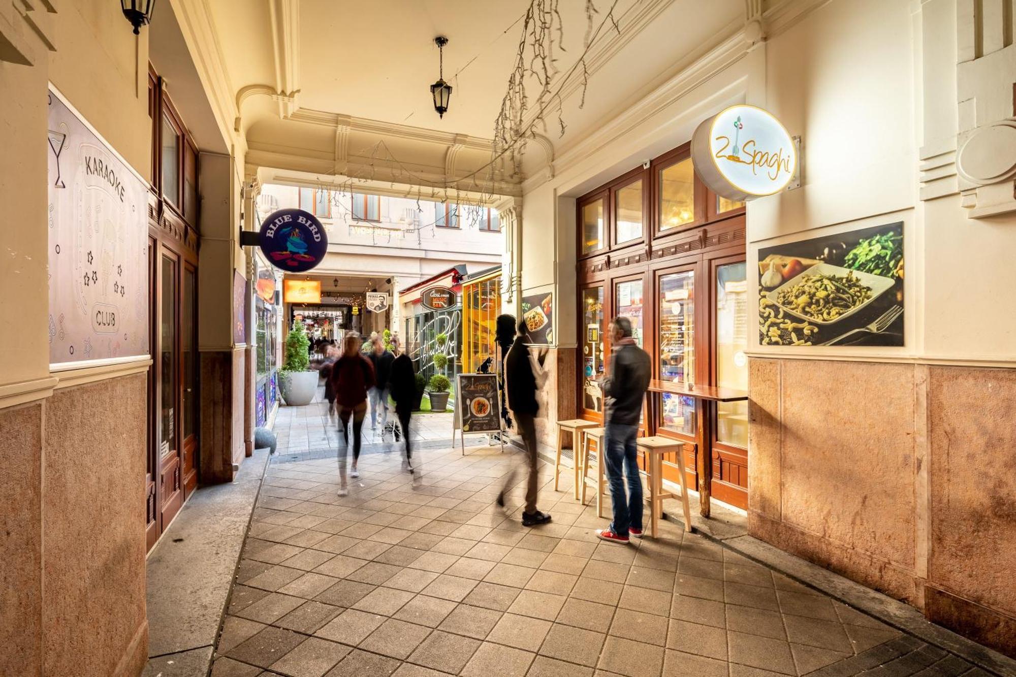 Super Central - Very Lively Area - In Gozsdu Budapest Exterior photo