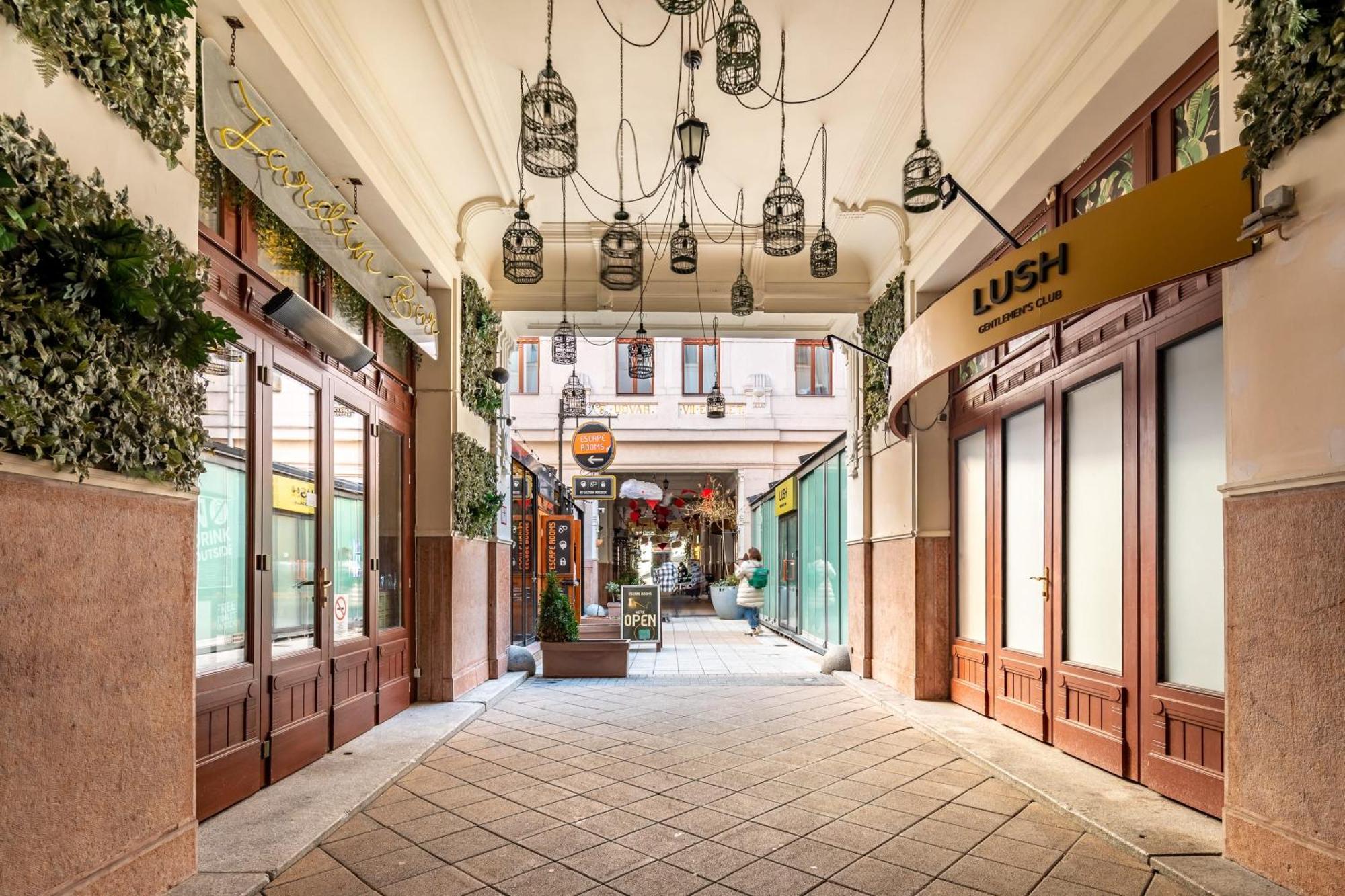 Super Central - Very Lively Area - In Gozsdu Budapest Exterior photo
